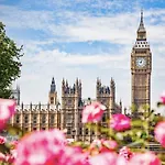 Homey Flat In Heart Of London